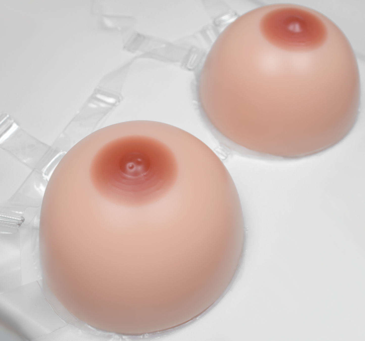 Silikonbrüste im Trans-Bra in Rundform, mit Haftschicht & farbige Nippel, Typ T2