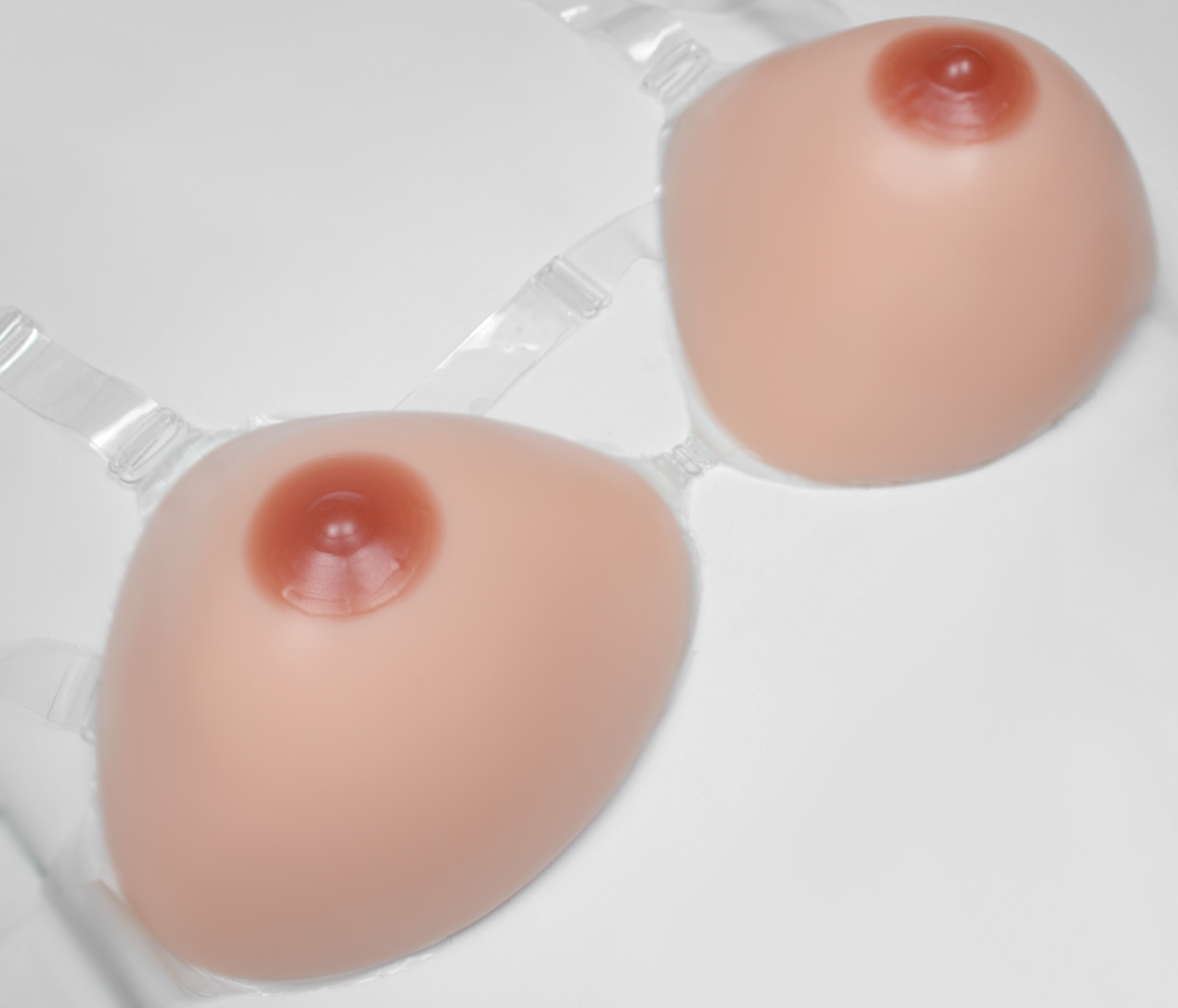 Silikonbrüste im Trans-Bra in Dreiecksform, mit Haftschicht & farbige Nippel, Typ T3