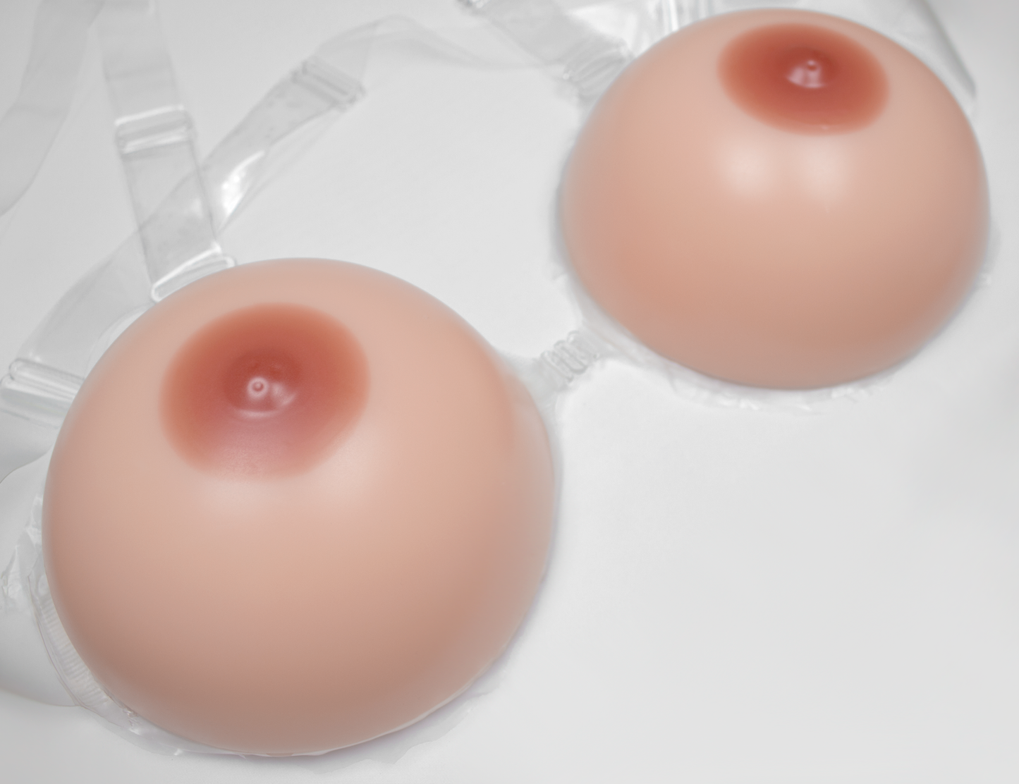 Silikonbrüste im Trans-Bra in Rundform, mit Haftschicht & farbige Nippel, Typ T2