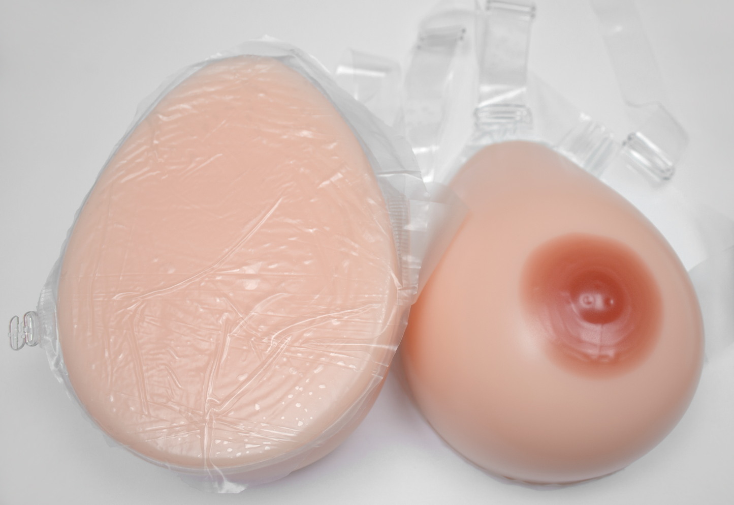 Silikonbrüste im Trans-Bra in Tropfenform, mit Haftschicht & farbige Nippel, Typ T1