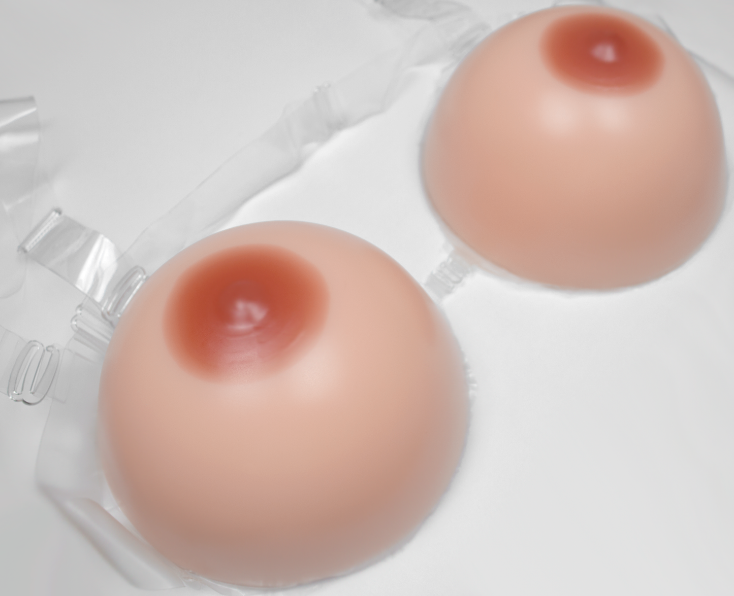 Silikonbrüste im Trans-Bra in Rundform, mit Haftschicht & farbige Nippel, Typ T2
