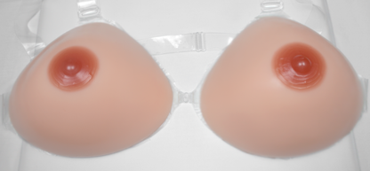 Silikonbrüste im Trans-Bra in Dreiecksform, mit Haftschicht & farbige Nippel, Typ T3