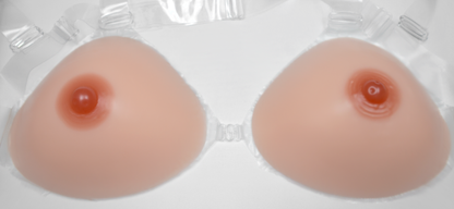 Silikonbrüste im Trans-Bra in Dreiecksform, mit Haftschicht & farbige Nippel, Typ T3