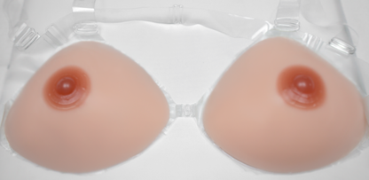 Silikonbrüste im Trans-Bra in Dreiecksform, mit Haftschicht & farbige Nippel, Typ T3