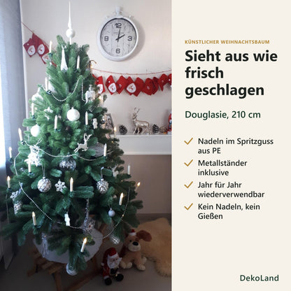 Geschmückte DekoLand Douglasie 210 cm im Wohnzimmer: Spritzguss-Nadeln aus PE, Metallständer inklusive, wiederverwendbar, kein Nadeln